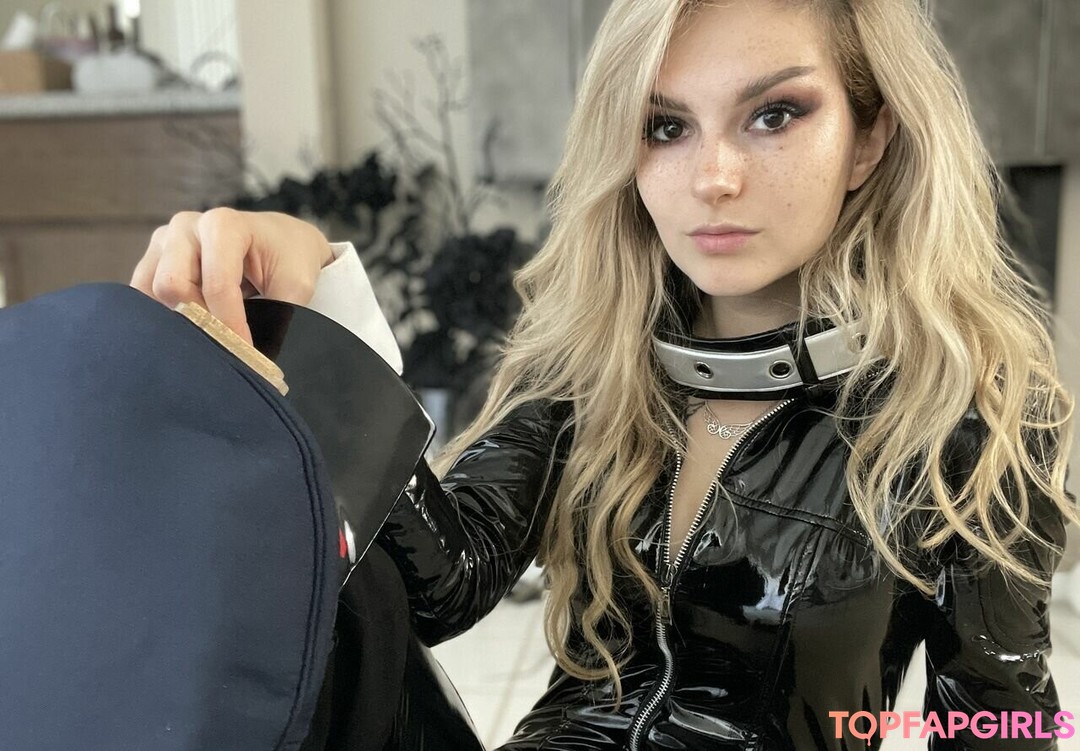 Naakte gelekte OnlyFans-foto van Busy B Asmr #1348