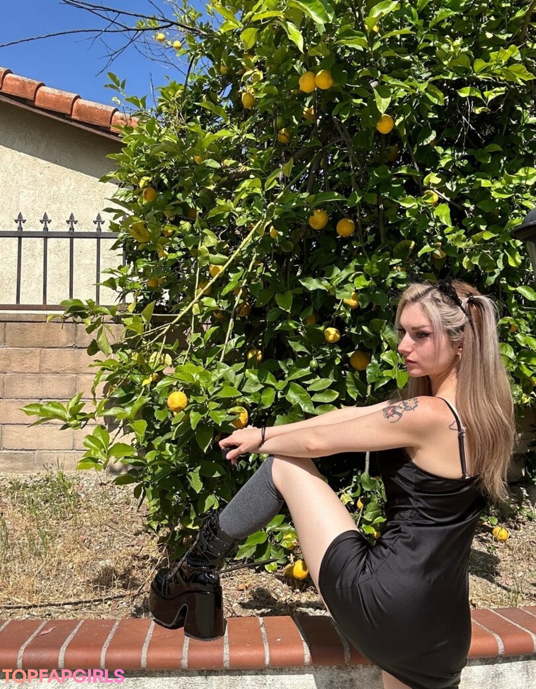 Naakte gelekte OnlyFans-foto van Busy B Asmr #1390