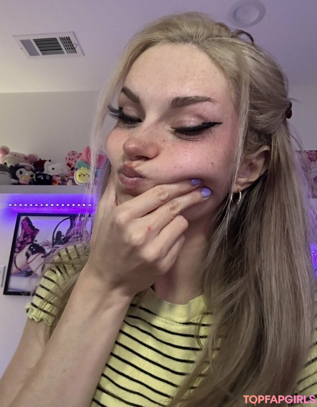 Naakte gelekte OnlyFans-foto van Busy B Asmr #1422