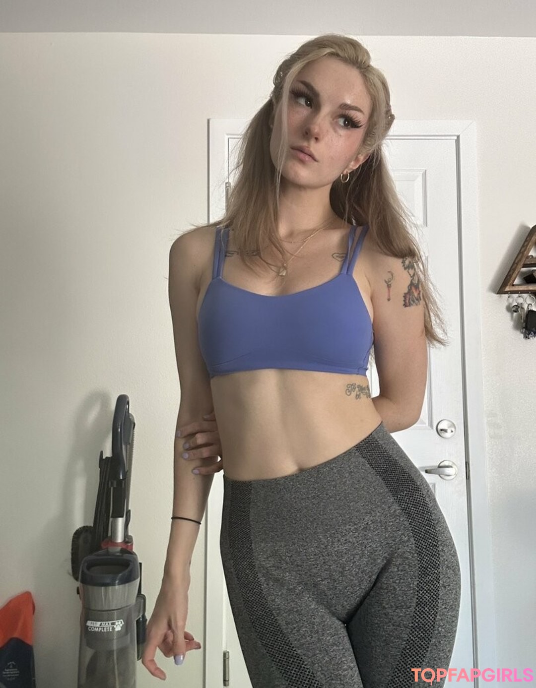 Naakte gelekte OnlyFans-foto van Busy B Asmr #1429