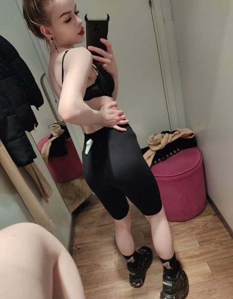Naakte gelekte OnlyFans-foto van Lilninas