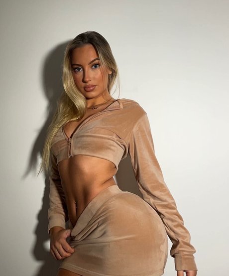 Naakte gelekte OnlyFans-foto van Evie Garbe