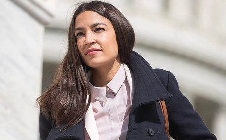 Naakte gelekte OnlyFans-foto van Alexandria Ocasiocortez