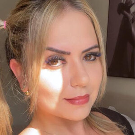 Naakte gelekte OnlyFans-foto van Tati Cariani