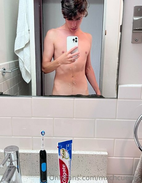 Naakte gelekte OnlyFans-foto van Mxchcuevas
