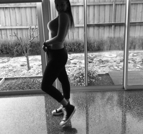 Naakte gelekte OnlyFans-foto van Alanna Pow