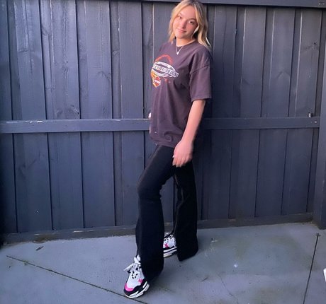 Naakte gelekte OnlyFans-foto van Alanna Pow