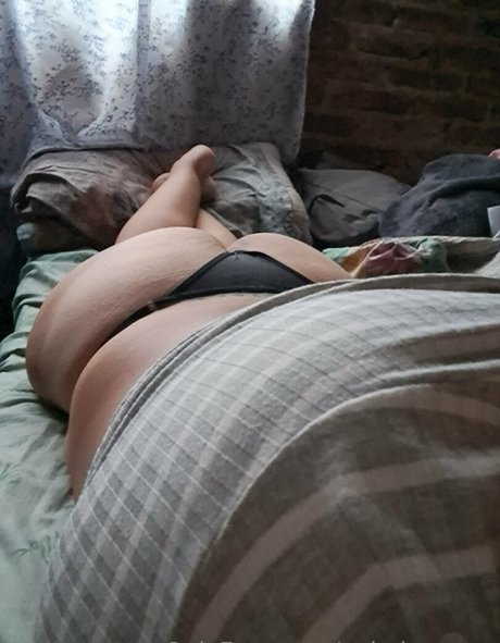 Naakte gelekte OnlyFans-foto van Anbabymoon