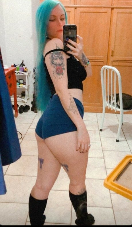 Naakte gelekte OnlyFans-foto van Ellen Natalia