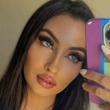 Naakte gelekte OnlyFans-foto van Michelle Constanza