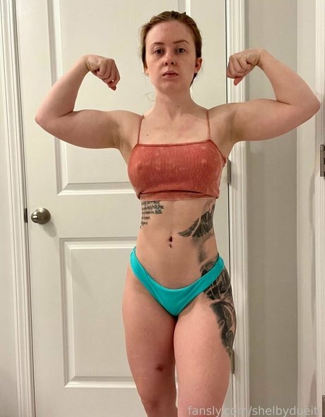 Naakte gelekte OnlyFans-foto van Shelby Dueitt