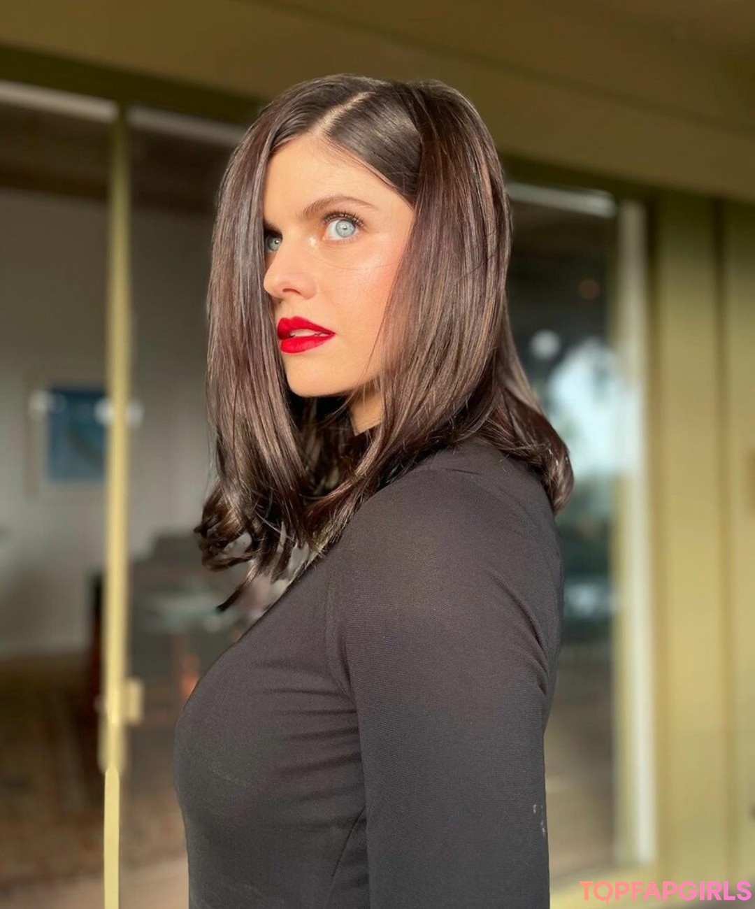 Naakte gelekte OnlyFans-foto van Alexandra Daddario #1421