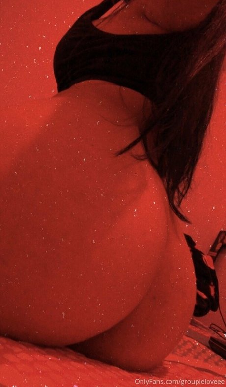 Naakte gelekte OnlyFans-foto van Groupielover
