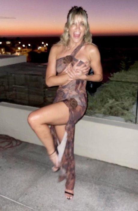 Naakte gelekte OnlyFans-foto van Ashley Roberts