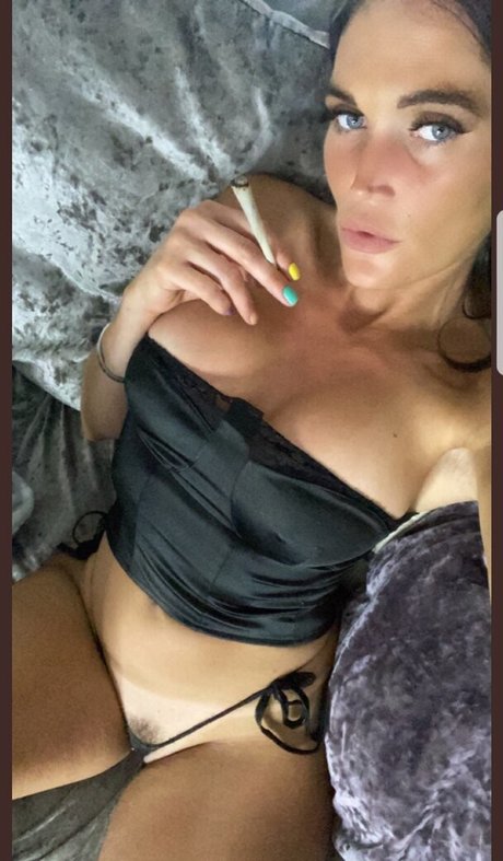 Naakte gelekte OnlyFans-foto van Miss Jessicaj