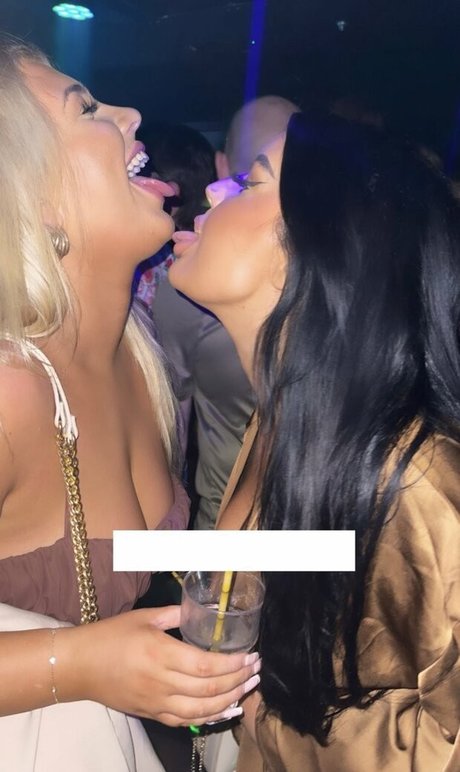 Naakte gelekte OnlyFans-foto van Chloe Baine