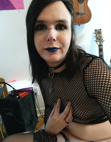 Naakte gelekte OnlyFans-foto van Lillycue