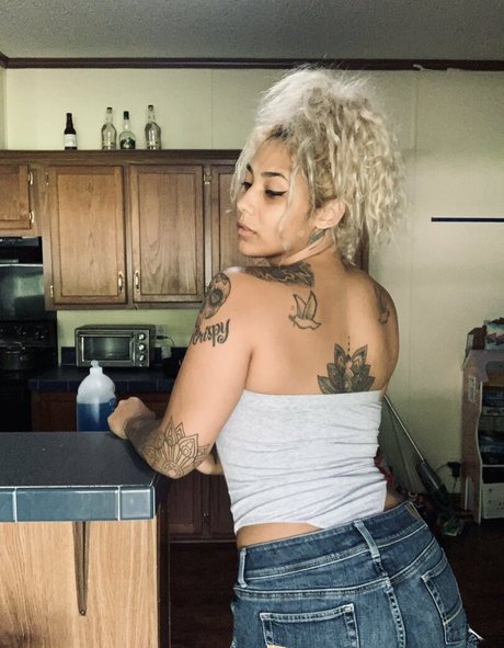 Naakte gelekte OnlyFans-foto van Nadiabynature