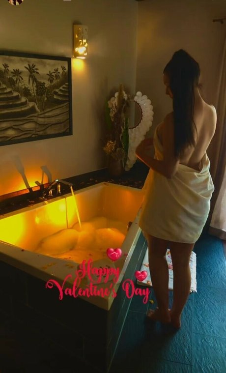 Naakte gelekte OnlyFans-foto van Bisscute