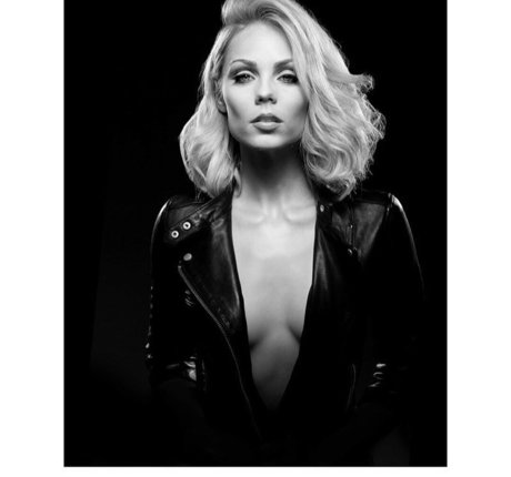 Naakte gelekte OnlyFans-foto van Laura Vandervoort