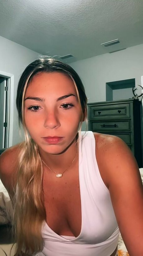 Naakte gelekte OnlyFans-foto van Truckgirlashley