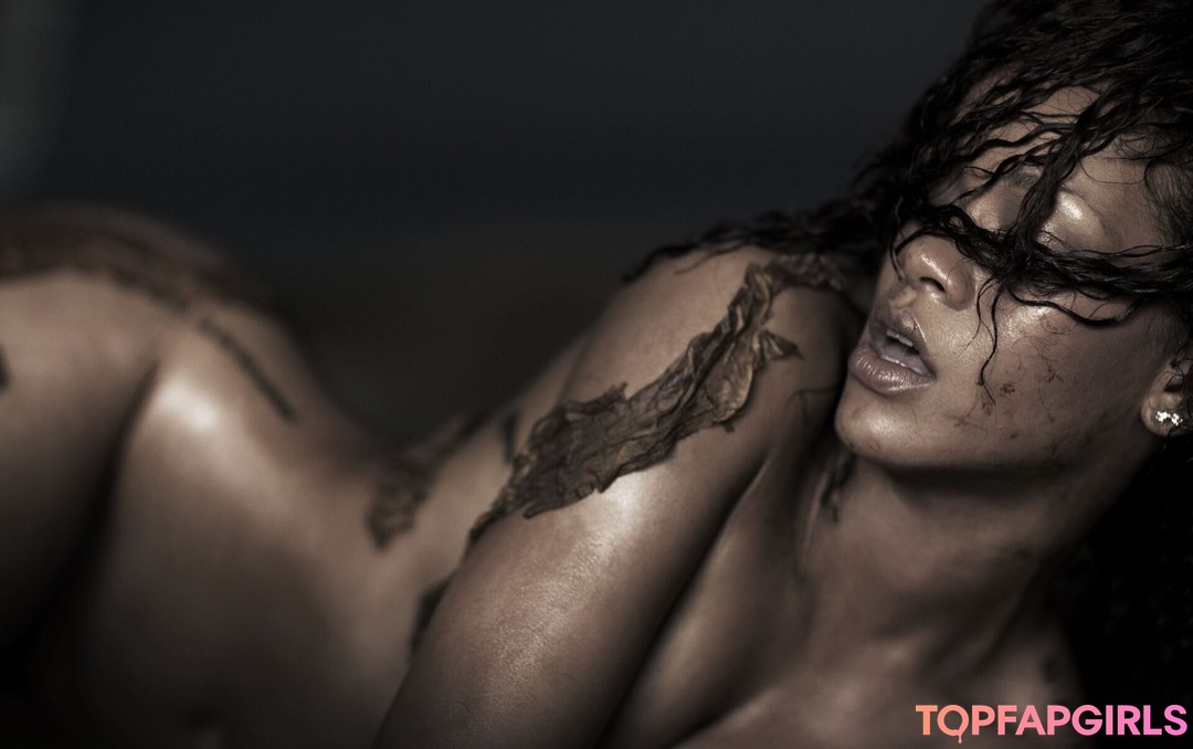 Naakte gelekte OnlyFans-foto van Rihanna #1019