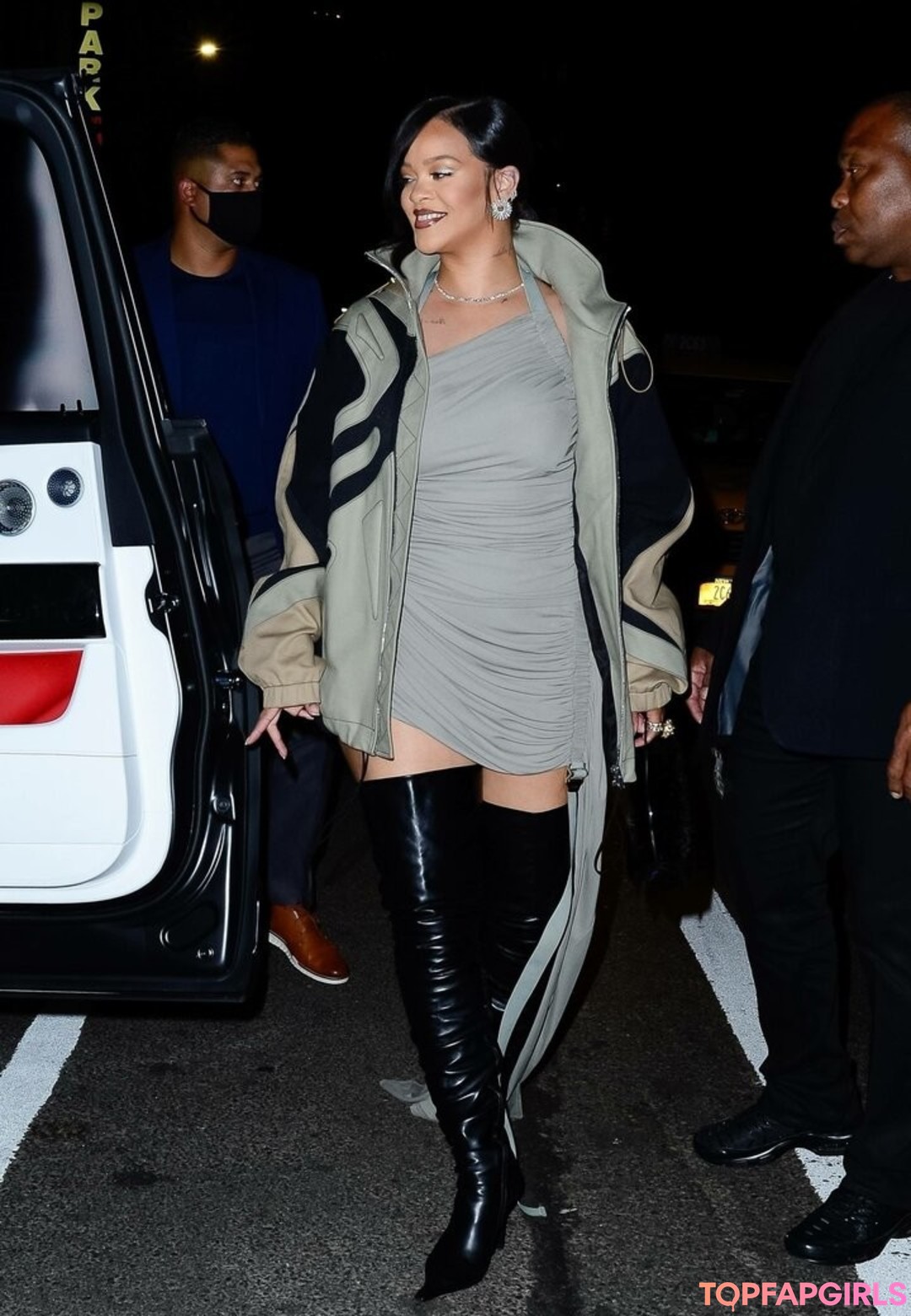 Naakte gelekte OnlyFans-foto van Rihanna #1126