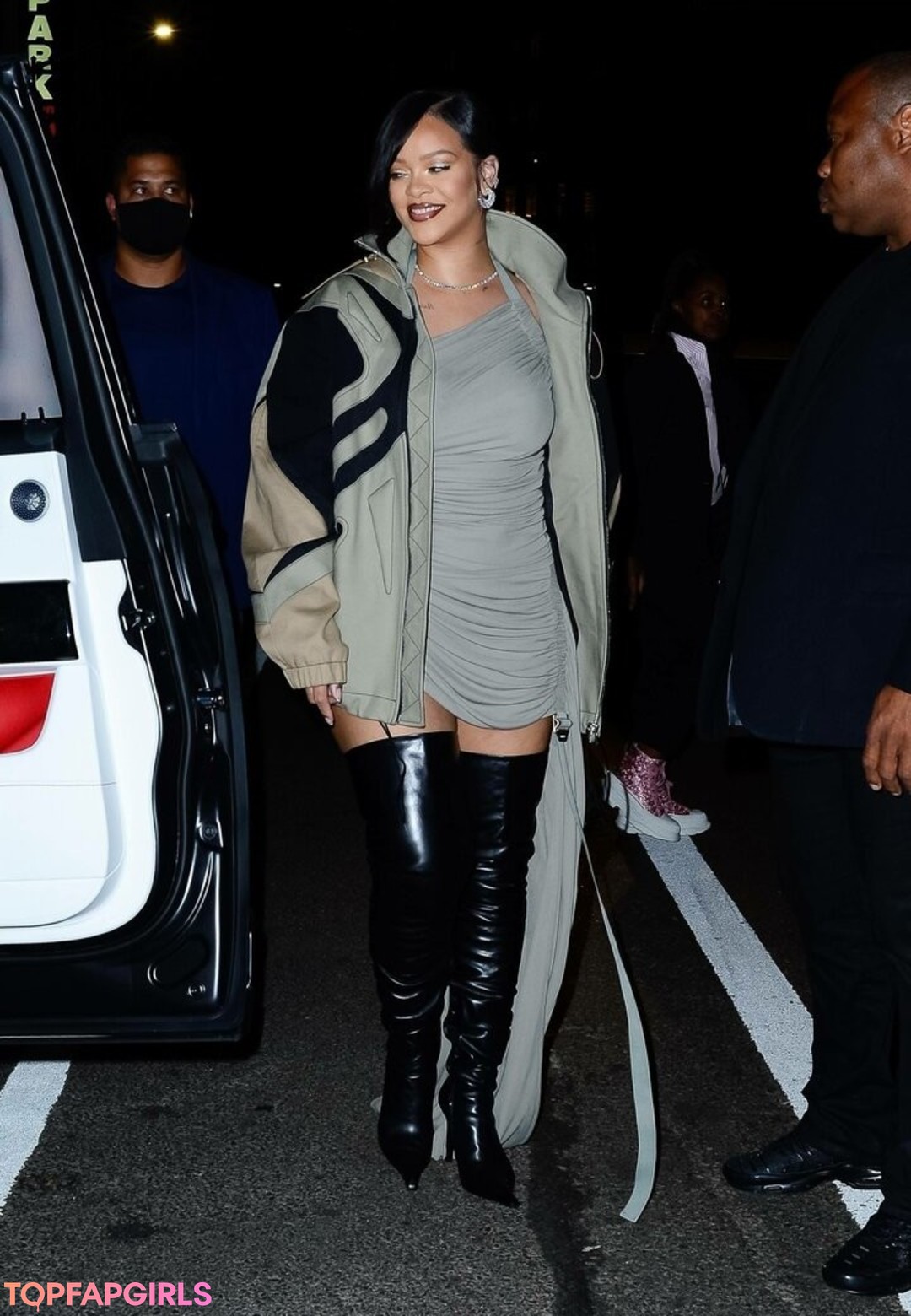 Naakte gelekte OnlyFans-foto van Rihanna #1128