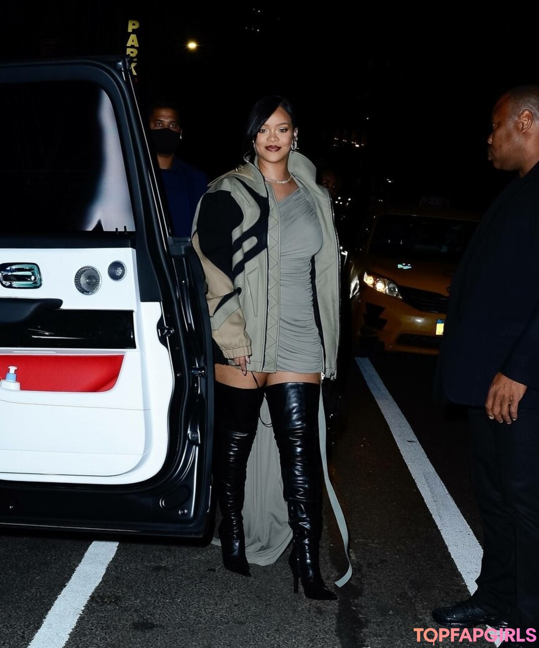 Naakte gelekte OnlyFans-foto van Rihanna #1132