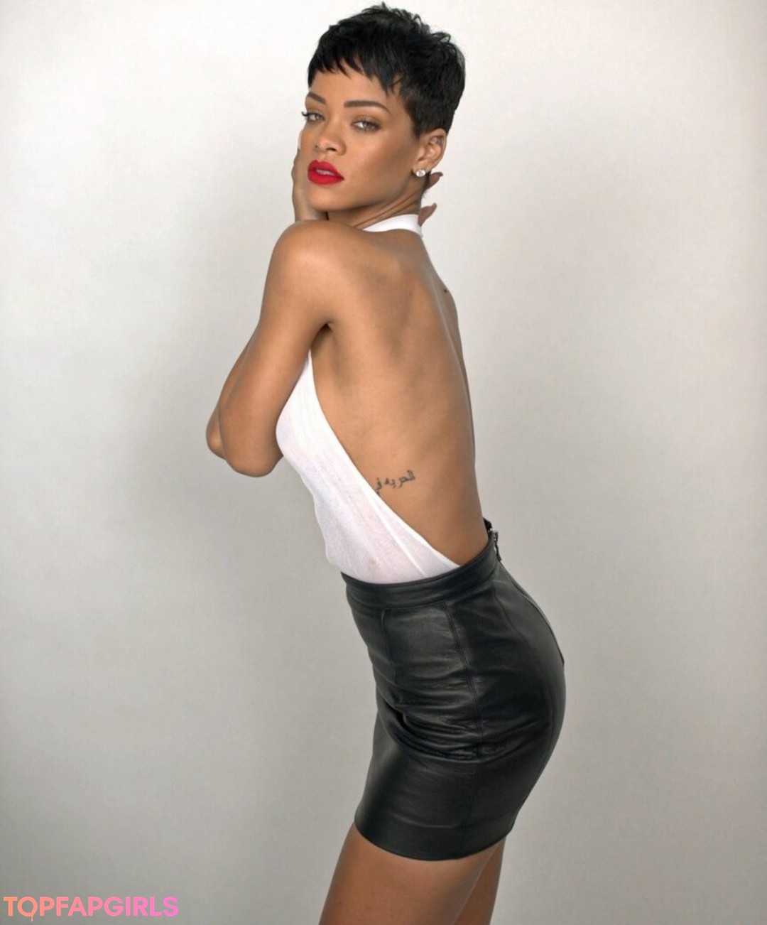 Naakte gelekte OnlyFans-foto van Rihanna #1141