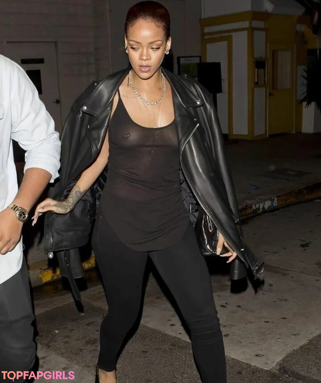 Naakte gelekte OnlyFans-foto van Rihanna #1163