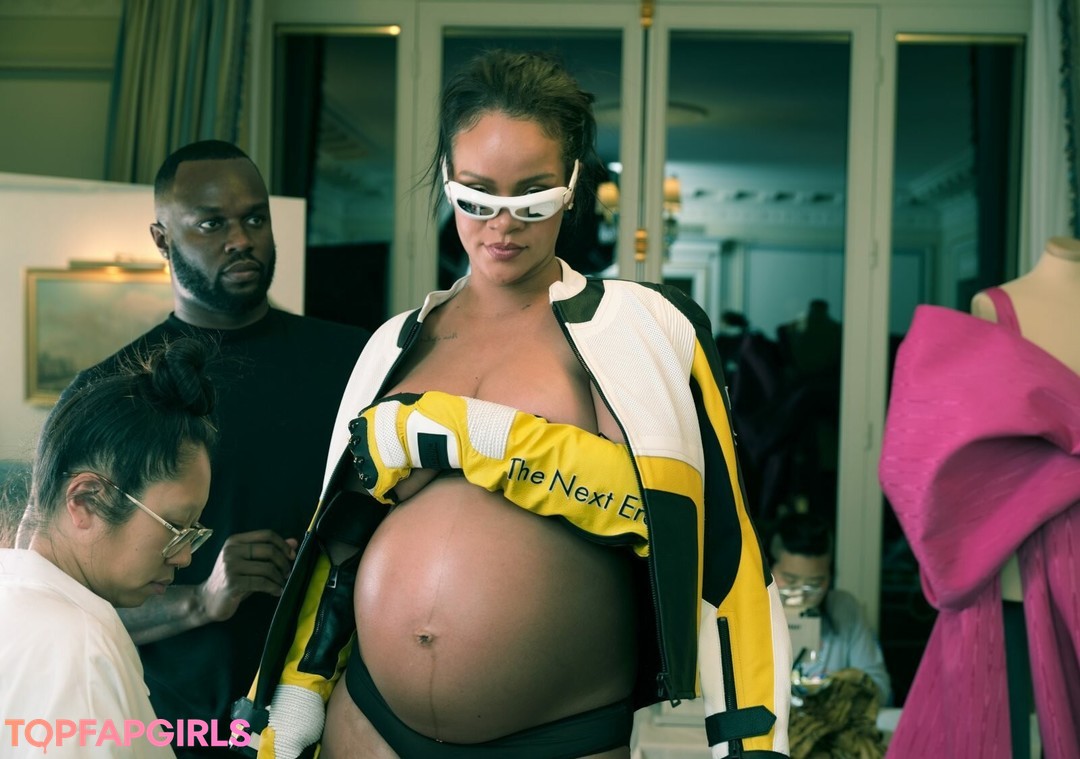 Naakte gelekte OnlyFans-foto van Rihanna #1170