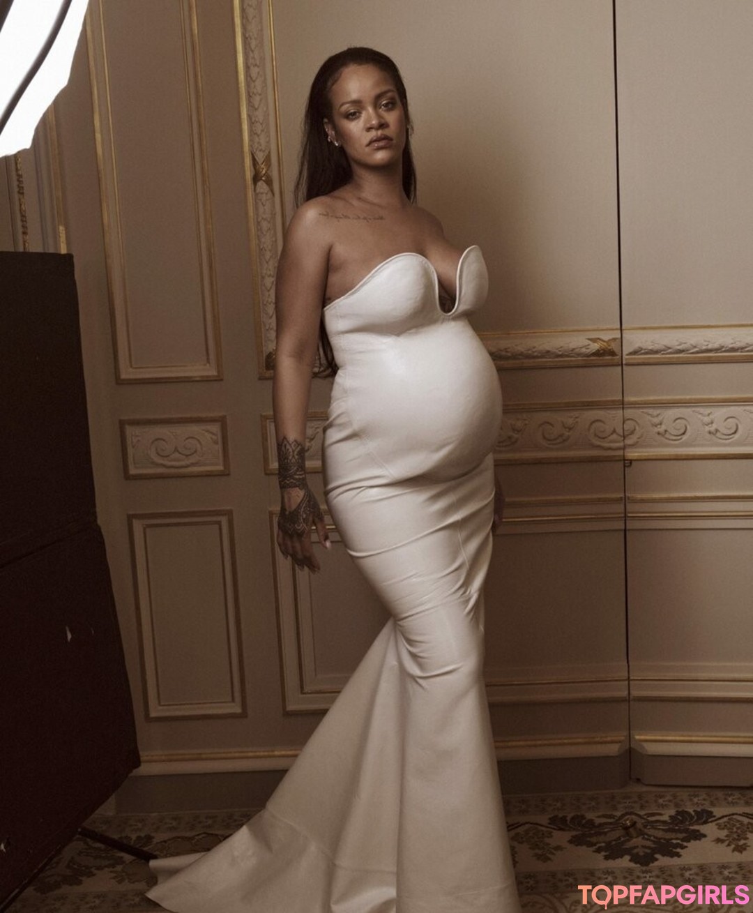 Naakte gelekte OnlyFans-foto van Rihanna #1180