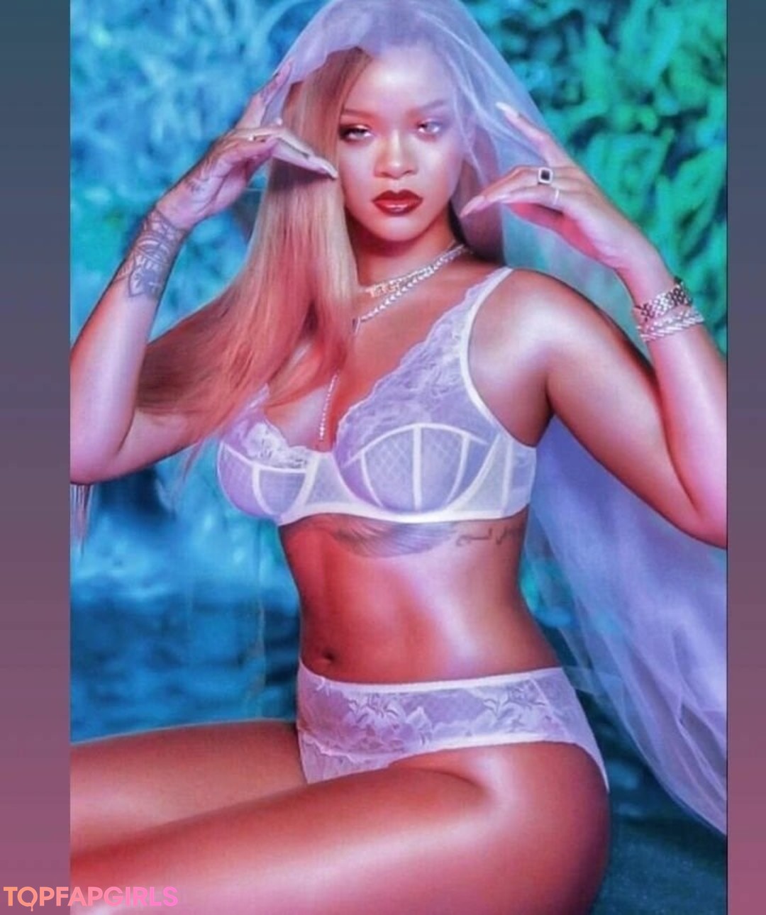 Naakte gelekte OnlyFans-foto van Rihanna #1194