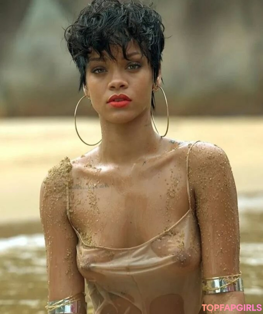 Naakte gelekte OnlyFans-foto van Rihanna #1296
