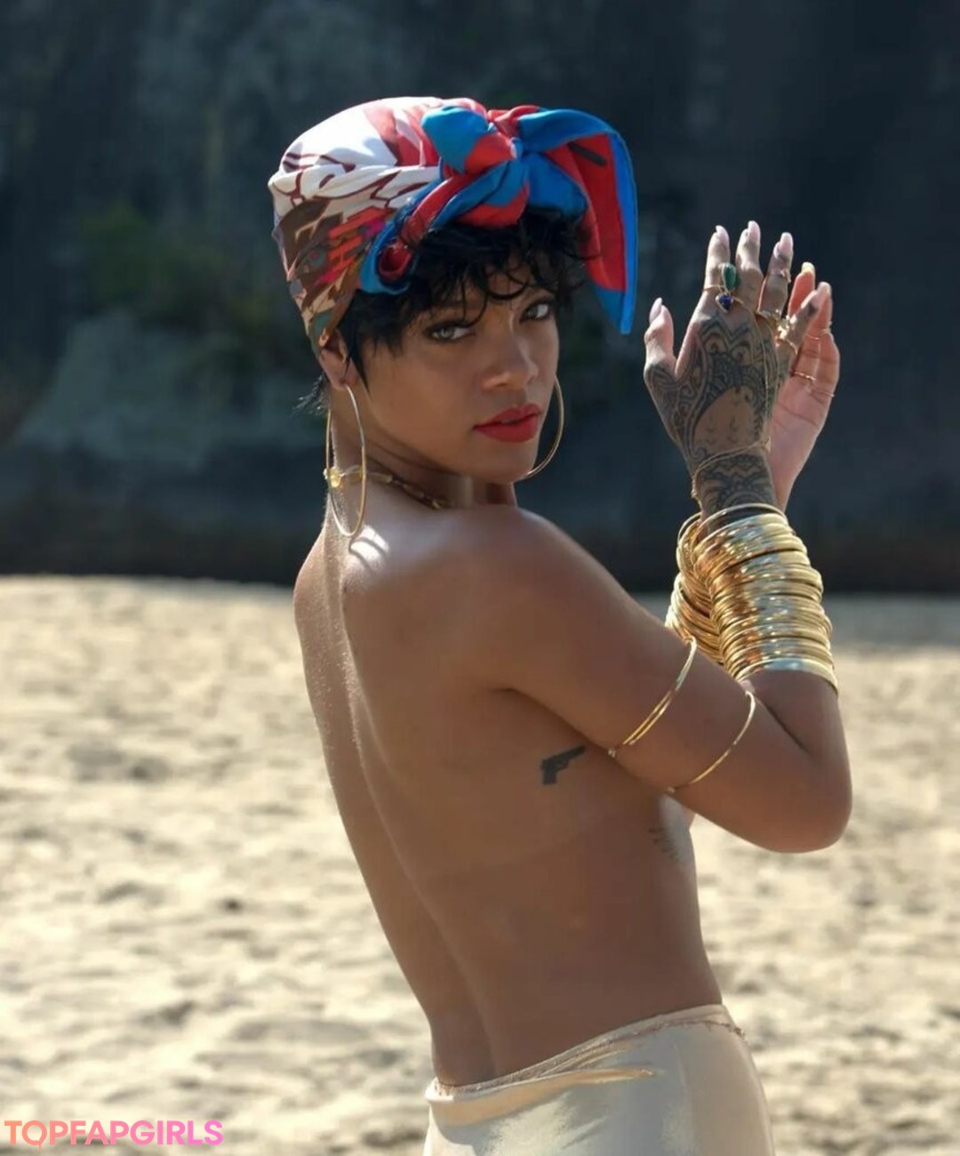 Naakte gelekte OnlyFans-foto van Rihanna #1302