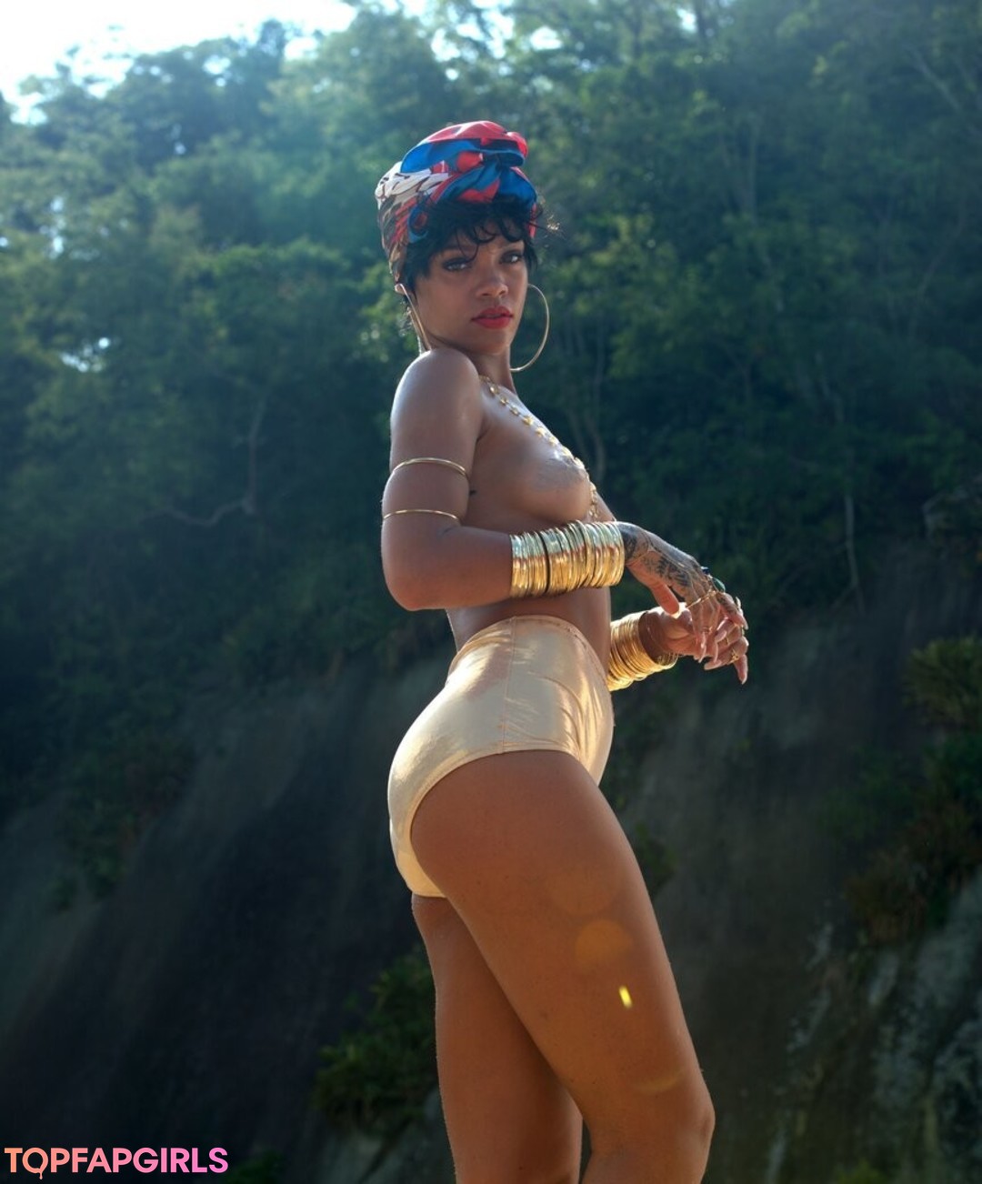 Naakte gelekte OnlyFans-foto van Rihanna #1321