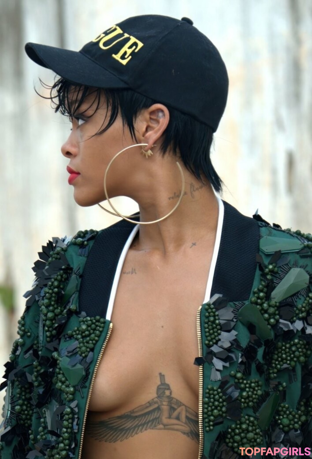 Naakte gelekte OnlyFans-foto van Rihanna #1466