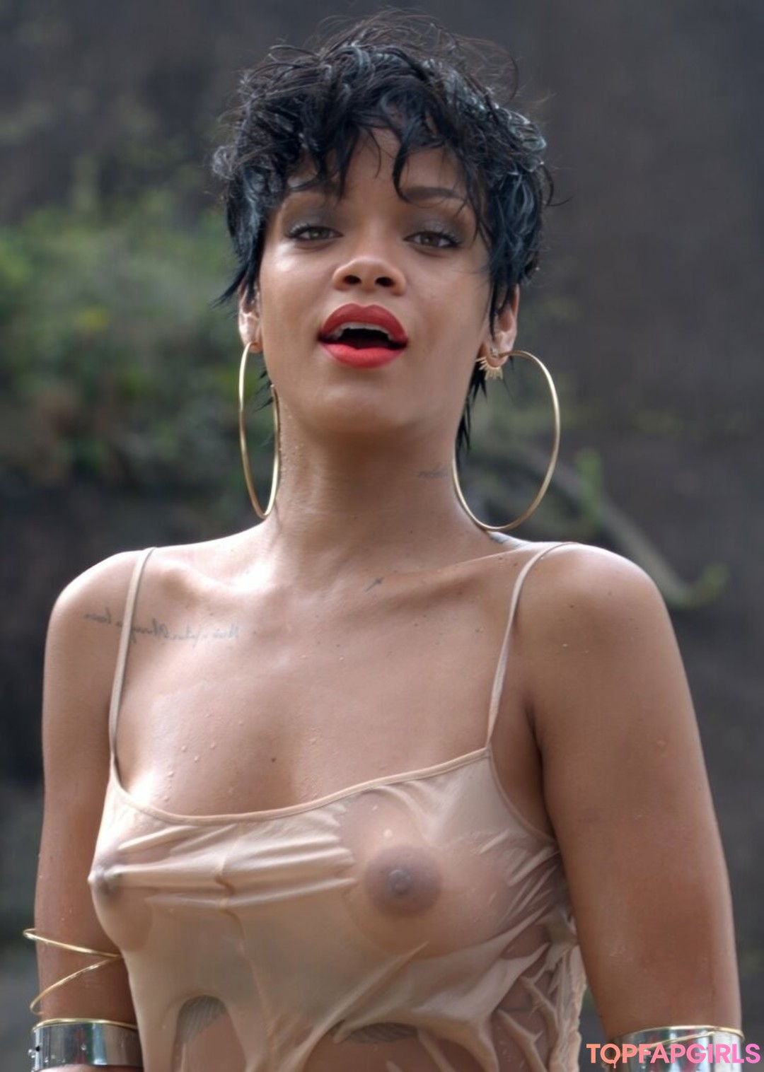 Naakte gelekte OnlyFans-foto van Rihanna #1477