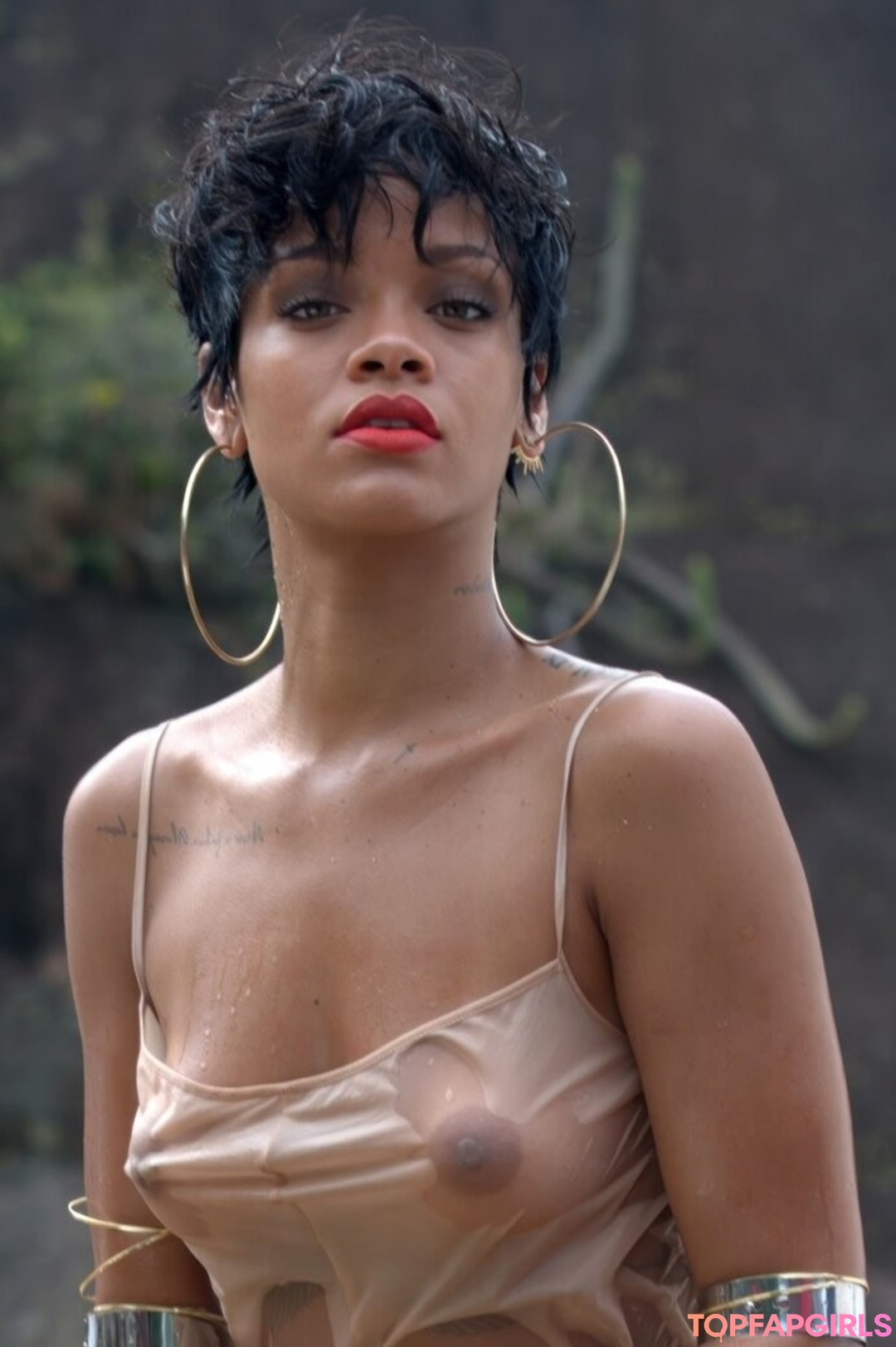 Naakte gelekte OnlyFans-foto van Rihanna #1478