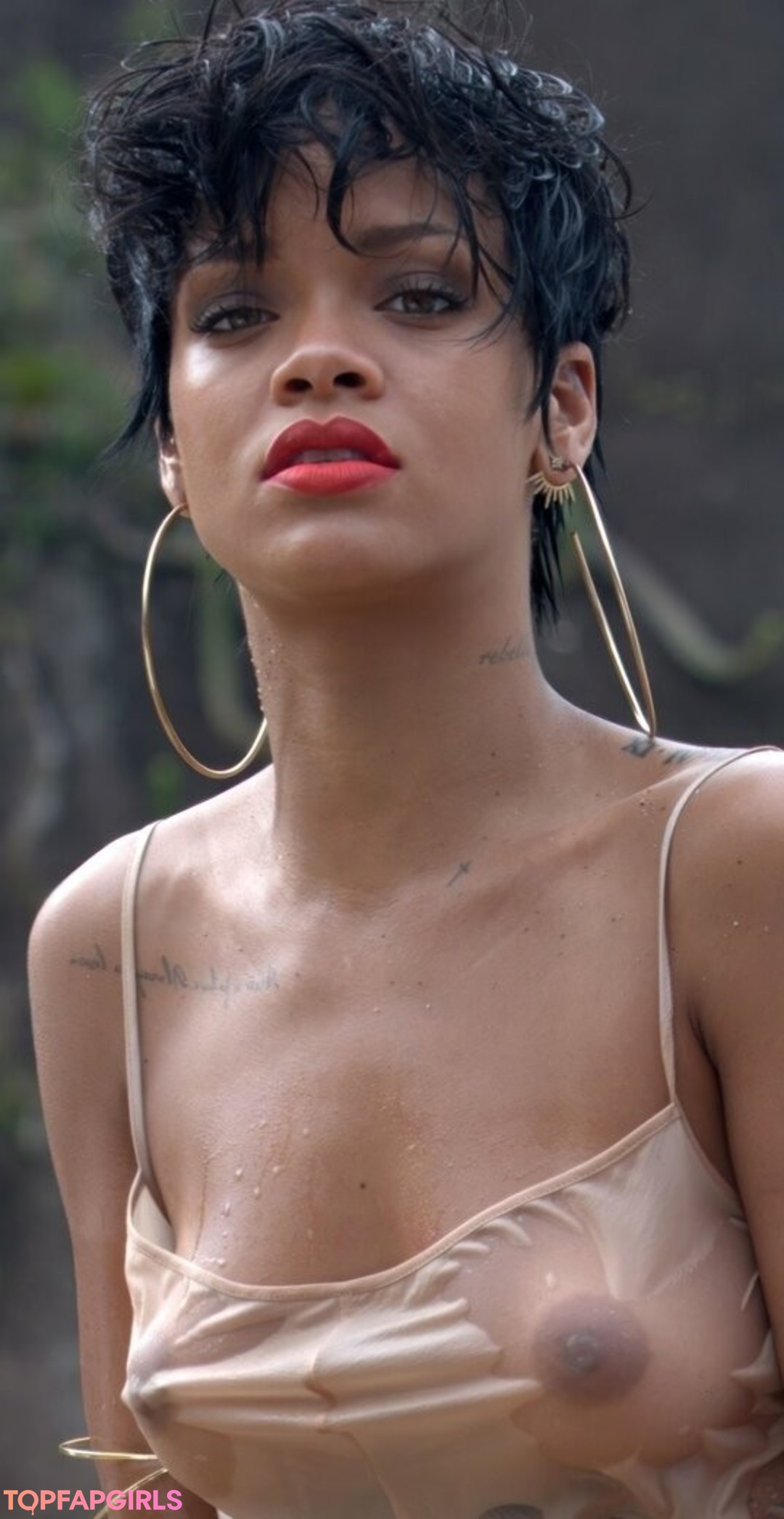 Naakte gelekte OnlyFans-foto van Rihanna #1481