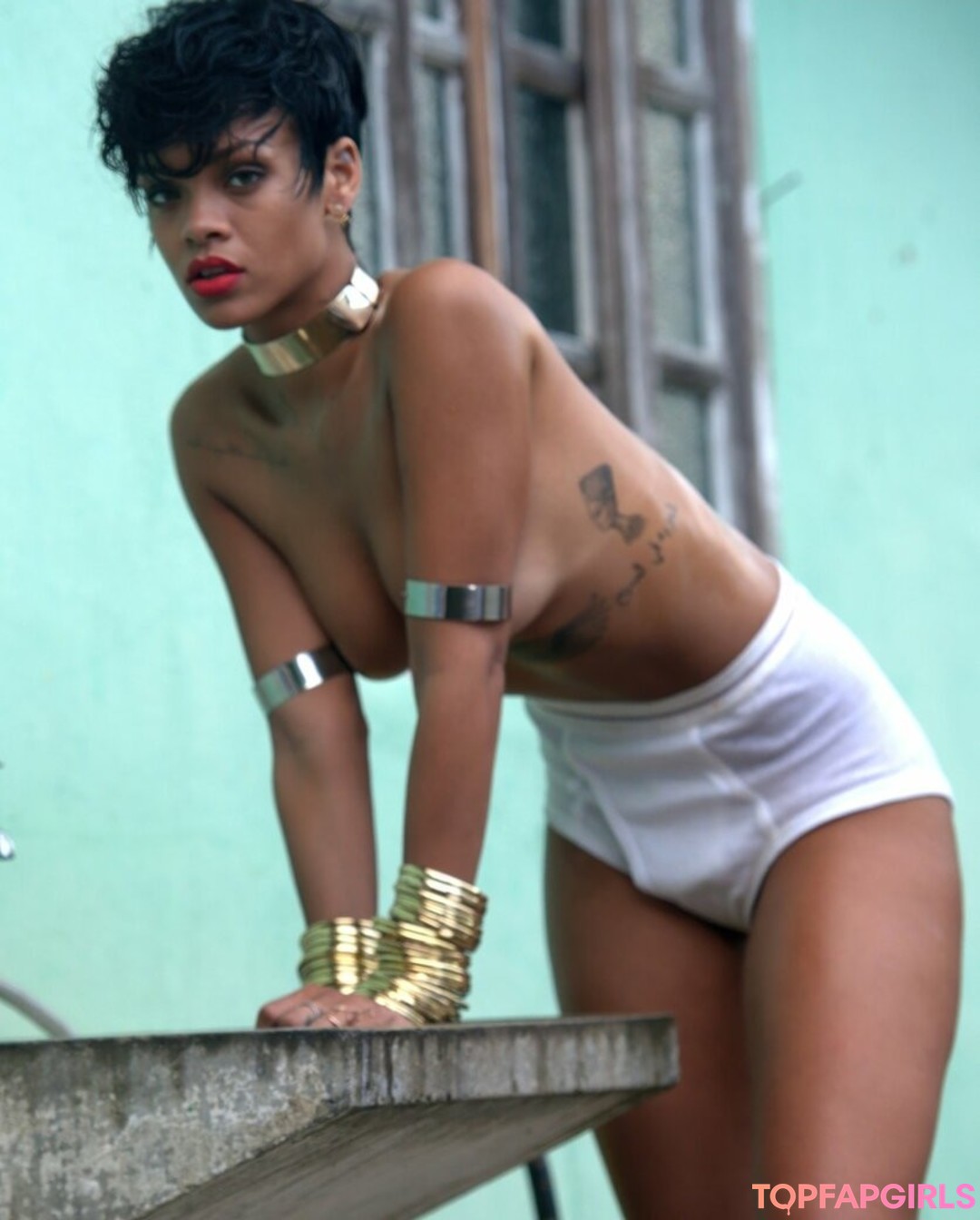 Naakte gelekte OnlyFans-foto van Rihanna #1483