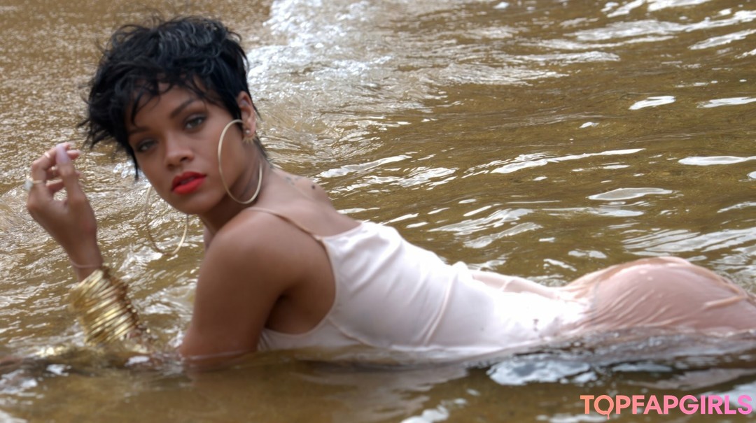 Naakte gelekte OnlyFans-foto van Rihanna #1524