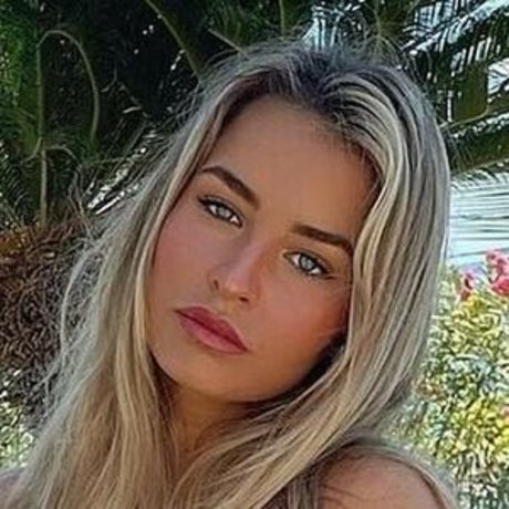 Naakte gelekte OnlyFans-foto van Madison Edwards