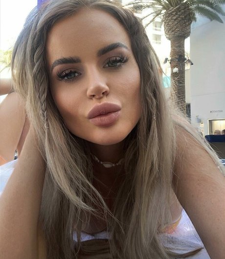 Naakte gelekte OnlyFans-foto van Nicole Farrell