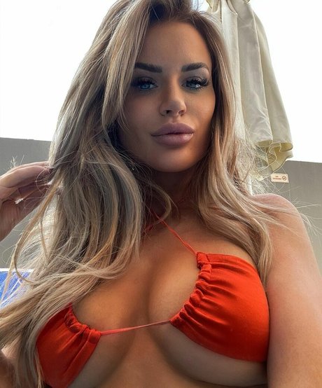Naakte gelekte OnlyFans-foto van Nicole Farrell