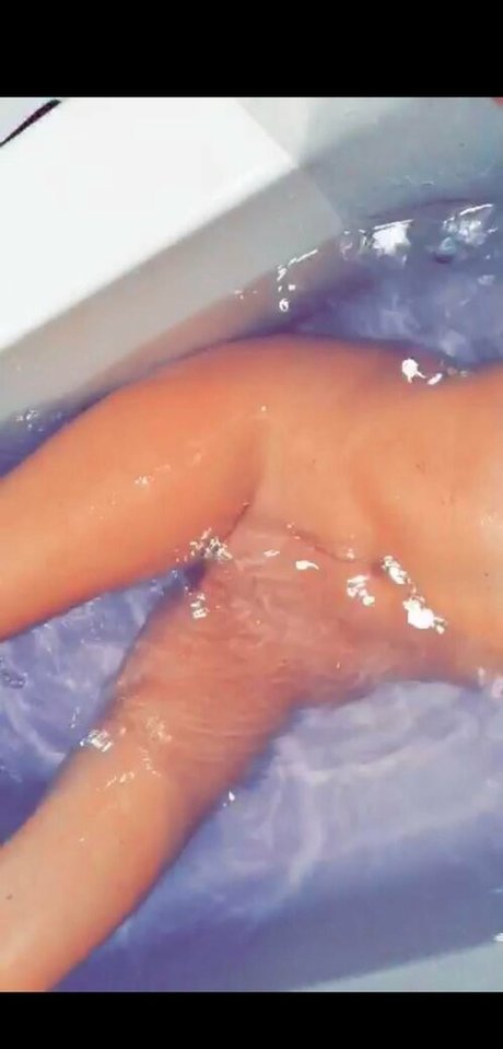 Naakte gelekte OnlyFans-foto van Uselesscumbucket