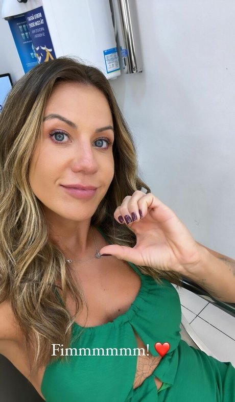 Naakte gelekte OnlyFans-foto van Barbara Coelho