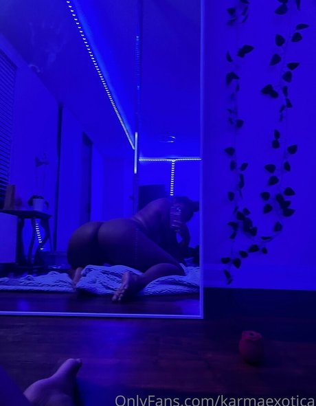 Naakte gelekte OnlyFans-foto van Karmaexotica