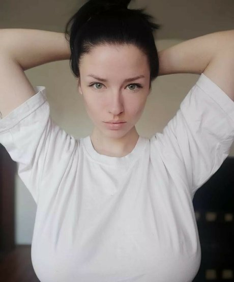 Naakte gelekte OnlyFans-foto van Innervus